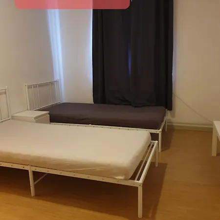 Monteurwohnung Bei Nina 1ogl Apartamento Zeitz